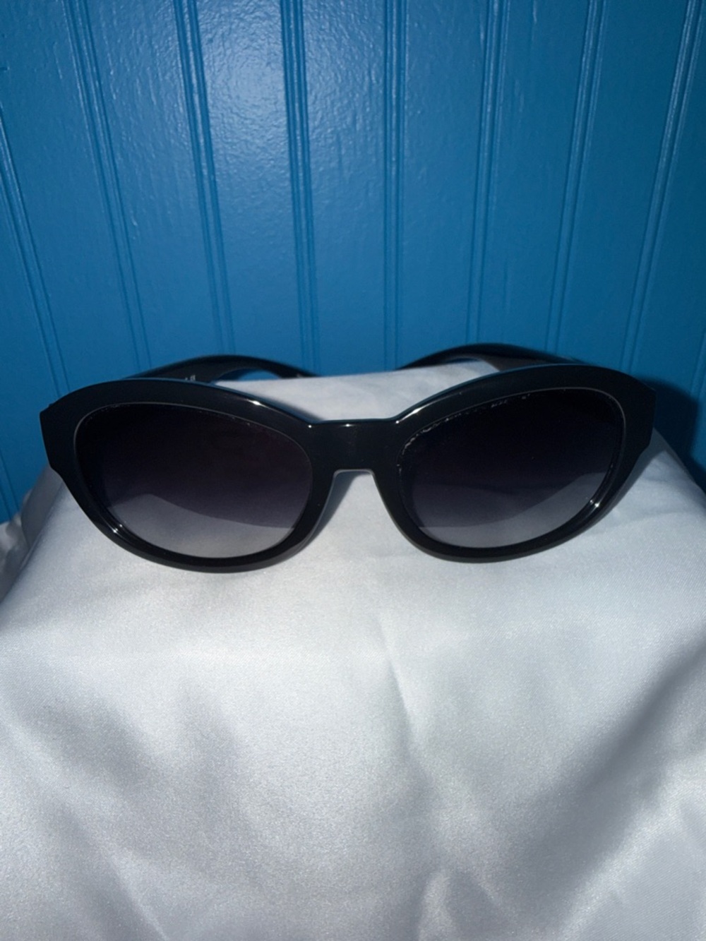 Coach Giselle Black Gradient Lens Sunglasses with White Embossed Case - Picture 2 of 7